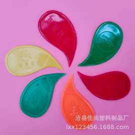 塑料瓶、壶;美工刀;量筒、量杯