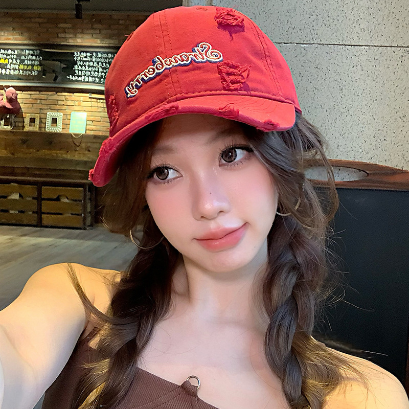 Carta roja bordada agujero gorra de béisbol mujer primavera 2025 nuevo aumento profundo gorra gor