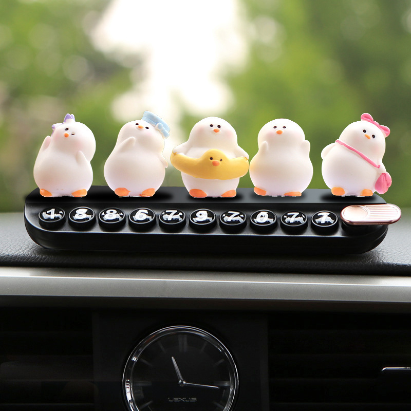 Gansos gordos adorables, placas de estacionamiento temporales, números de teléfono, placas de automóviles, adornos ocultos, celebridades en línea.