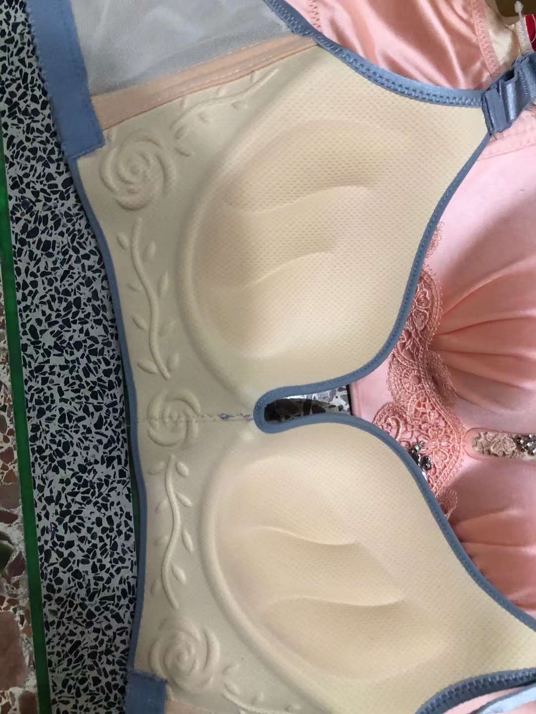 Superficie ligera de verano al aire libre sin costuras ropa interior sin costuras delgada sexy anillo de acero suave sujetador colección de pecho sujetador anti-flacidez al por mayor