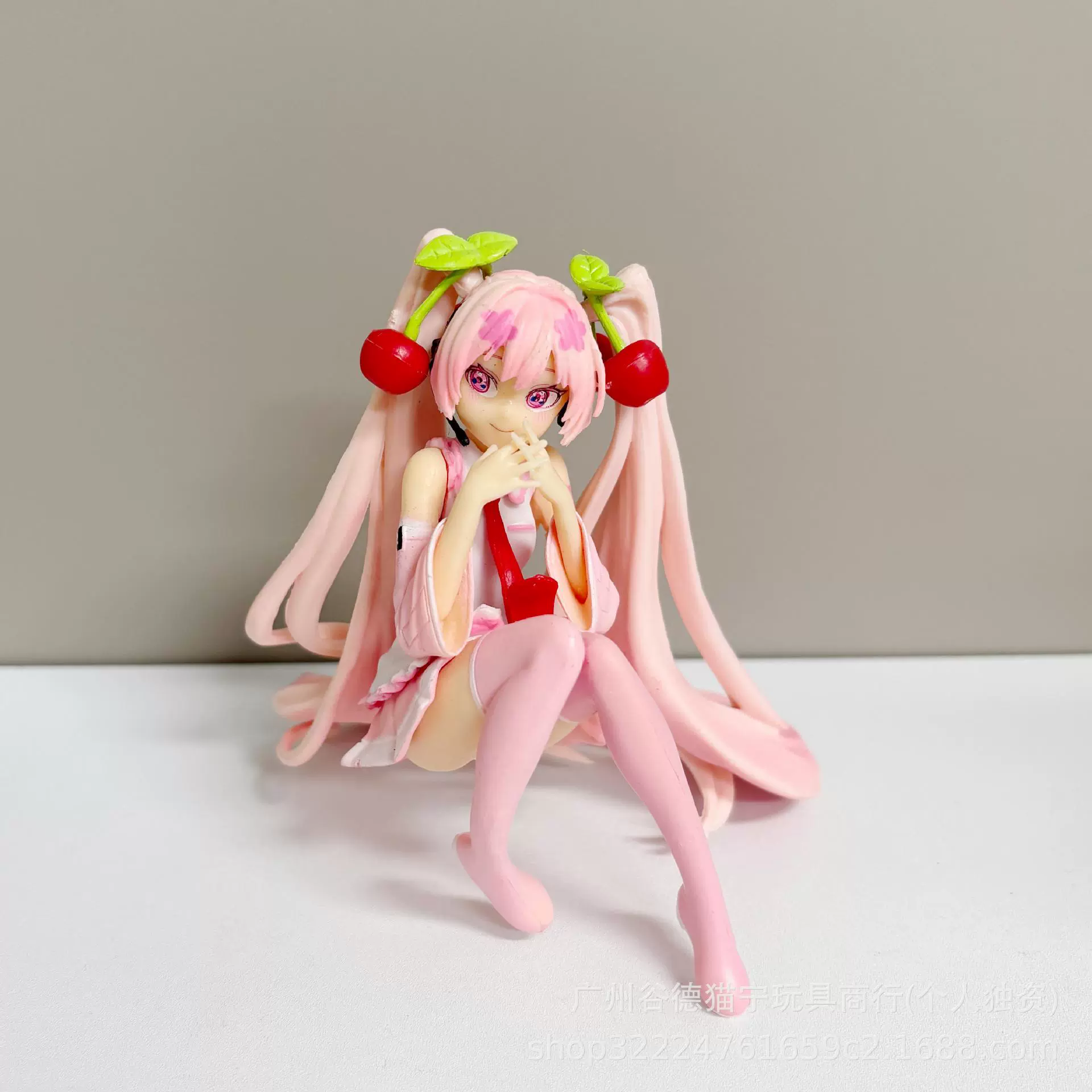 Шатун Мику Мику сидящая поза Sakura Hatsune фигура аниме двуразмерный декоративный модель автомобильная украшение тренд бренд