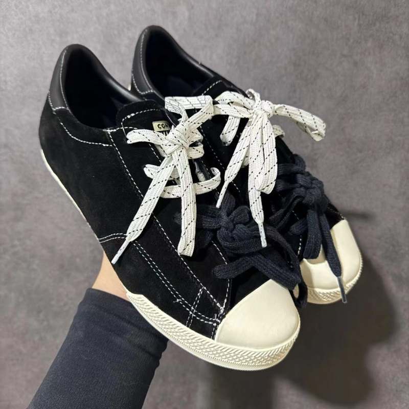 Converse CHUCK TAYLOR Lo is a lightweight, snug-fitting, comfortable, breathable, low-top unisex casual shoe Converse CHUCK TAYLOR Lo is a lightweight, snug-fitting, comfortable, breathable, low-top unisex casual shoe