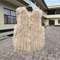 2023秋冬海寧の若いタイプのキツネの毛皮の馬甲のコートの女性の中で長いタイプはやせているファッションの反季節の特価を現します。