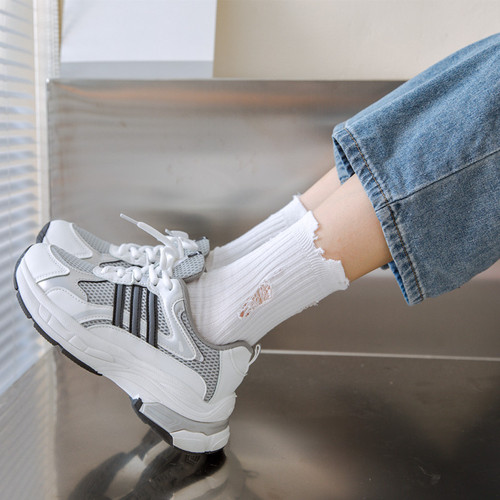 Internet celebrity wears white Korean long tube couple spring and autumn beggar hole socks men and women summer mid tube socks ins trend