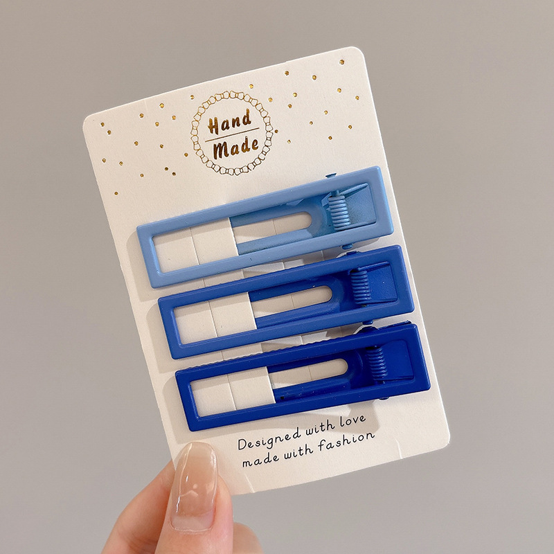 2025 primavera Klein azul clip de cabello nueva tarjeta de cabello sin rastro rojo en línea con el mismo toque de cabello lateral frisa clip de cabeza