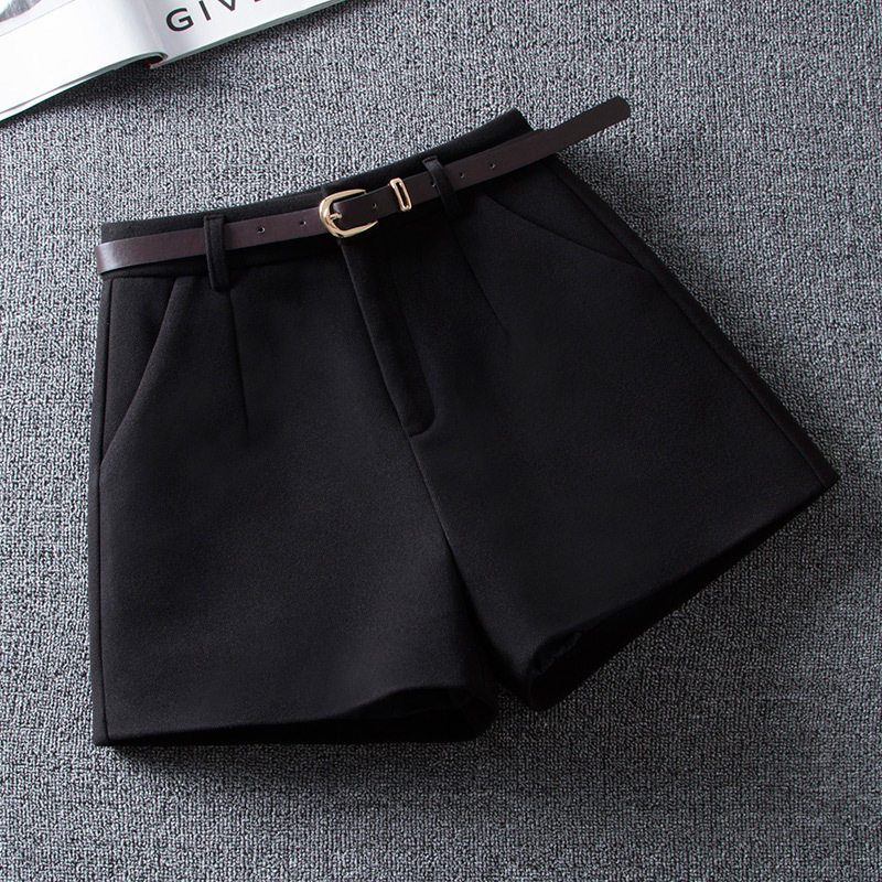 Quần short nữ len dạ cạp cao dáng suông tôn dáng mặc ngoài — đen