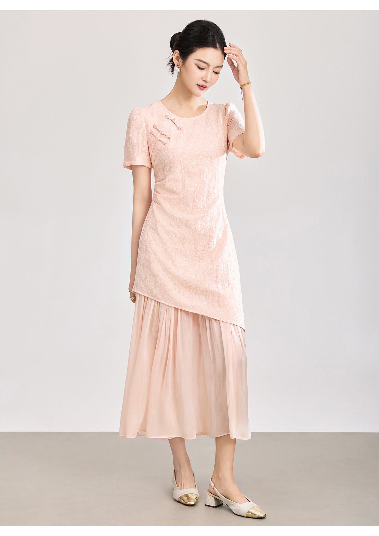 Đầm maxi nữ thắt eo chất liệu lụa tơ tằm hoa văn nổi — màu hồng chi tiết 19