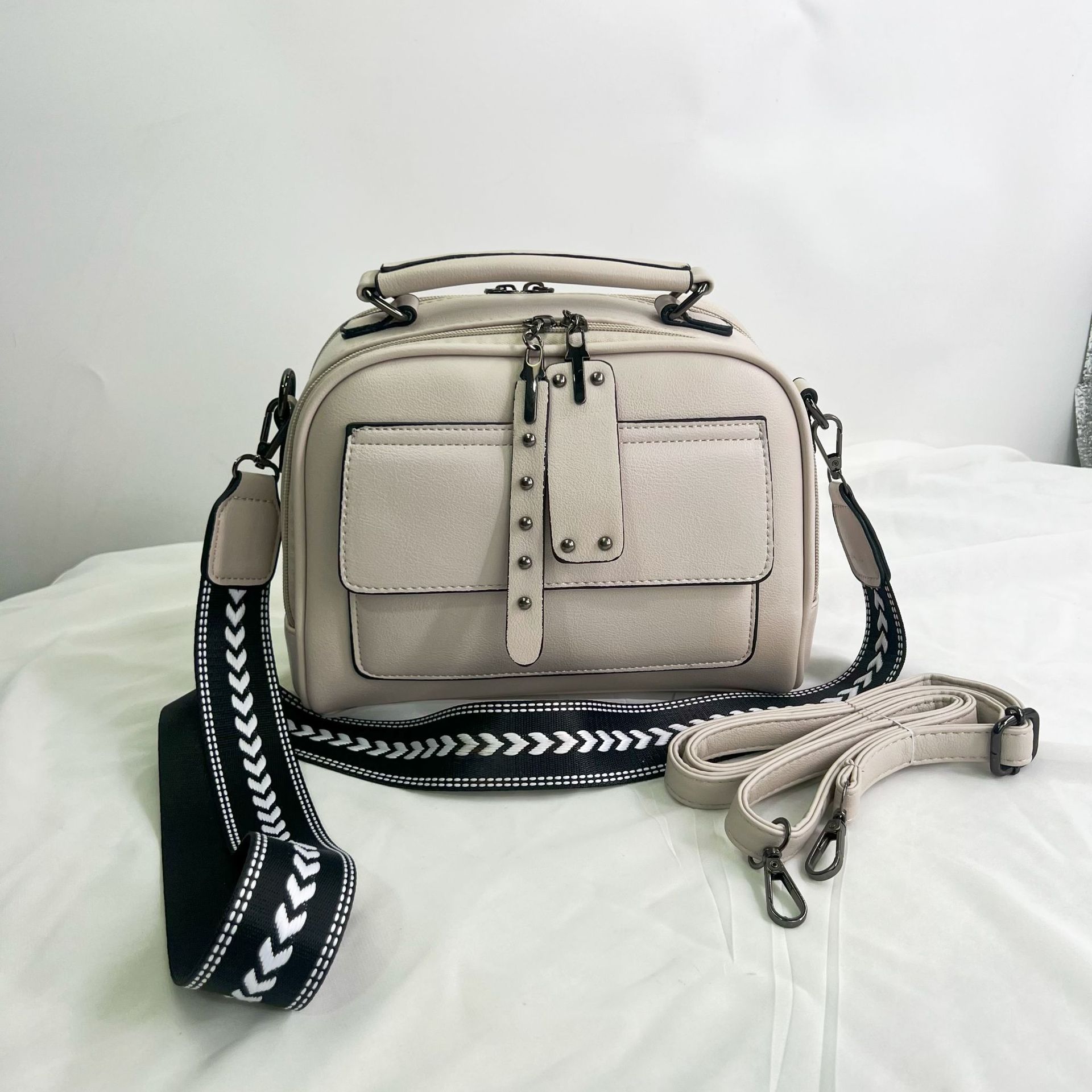 637g Weight Nylon Lining Material Zipper Closure Type Single Shoulder Strap Strap Type Saddle Bag Bags Type Street Occasion Pu Leather Material Solid Color Pattern All Seasons Season Women's Gender Classic Style Style Square Shape Medium Size Women's Medium Pu Leather Solid Color Classic Style Square Zipper Saddle Bag 3