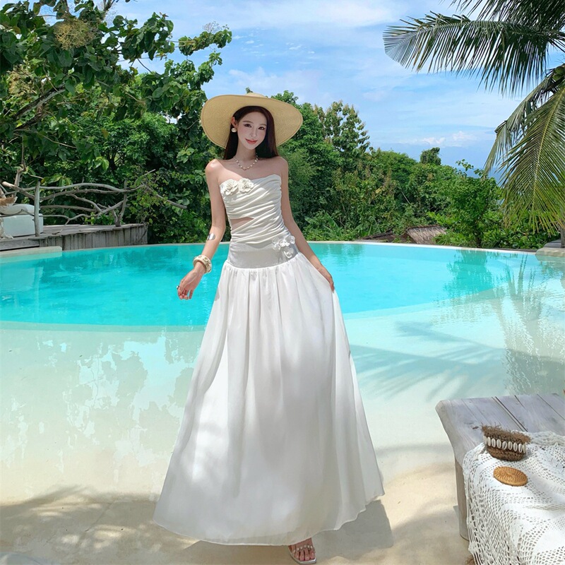 French-Style Pure White Floral Waist-Exposing Tube Top Set for Women, Beach Vacation Photoshoot Dress, Sanya Travel Long Dress French-Style Pure White Floral Waist-Exposing Tube Top Set for Women, Beach Vacation Photoshoot Dress, Sanya Travel Long Dress