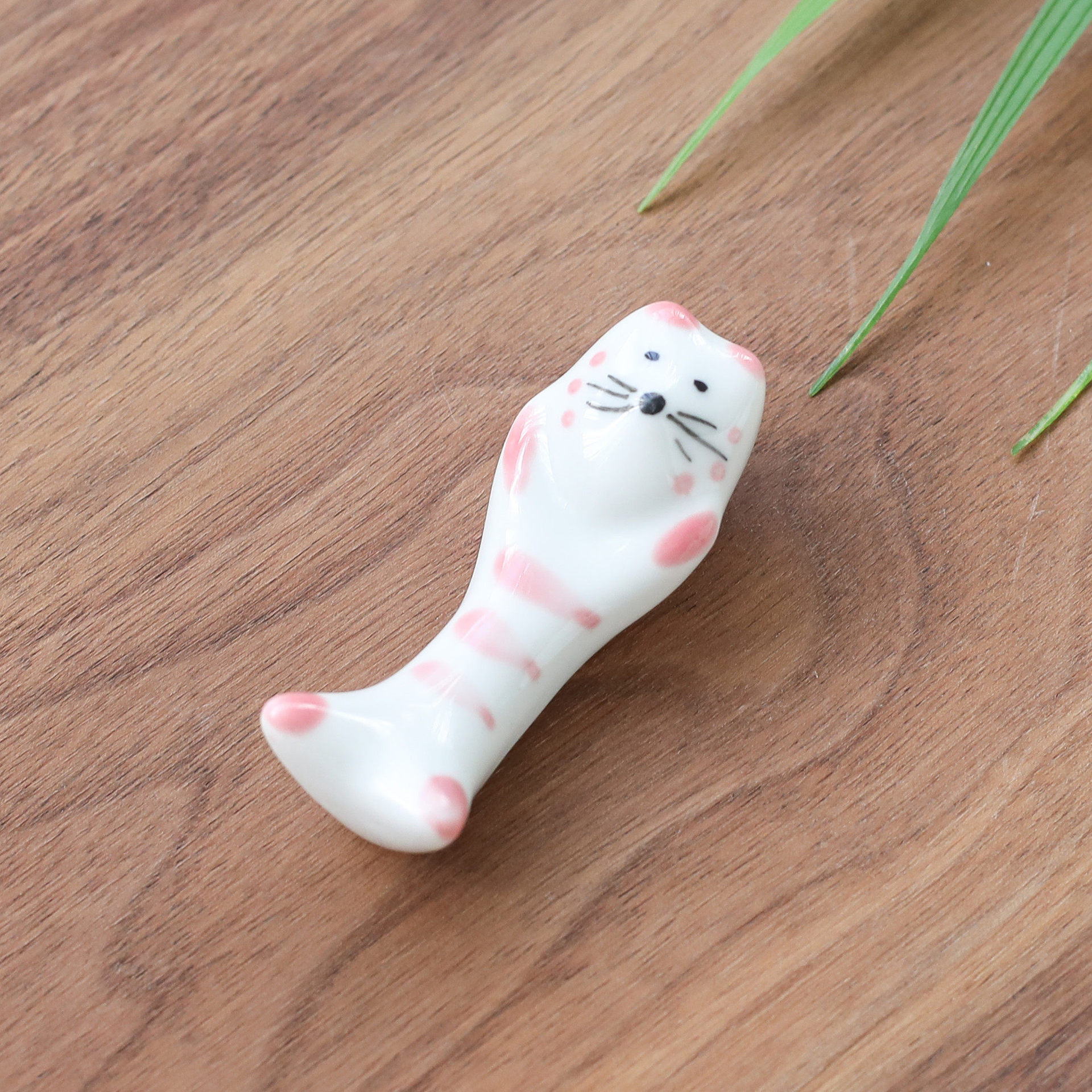 빨간 단단한 고양이
