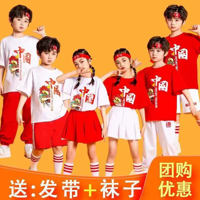 Шестьдесят один детский костюм для выступлений