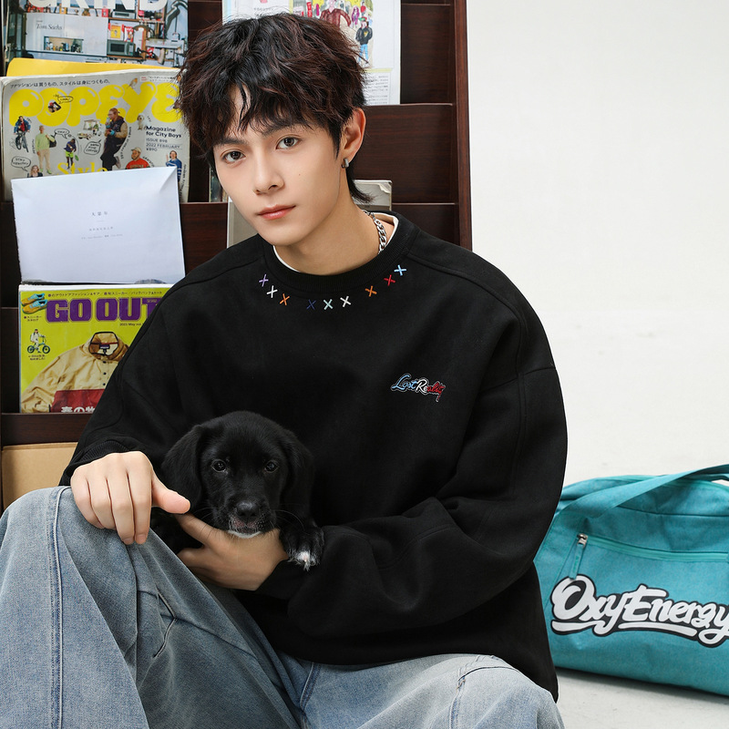 Colorful Embroidered Faux Suede Crew Neck Sweatshirt for Men with Three-Dimensional Structure, Vintage Trendy Pullover Q Colorful Embroidered Faux Suede Crew Neck Sweatshirt for Men with Three-Dimensional Structure, Vintage Trendy Pullover Q