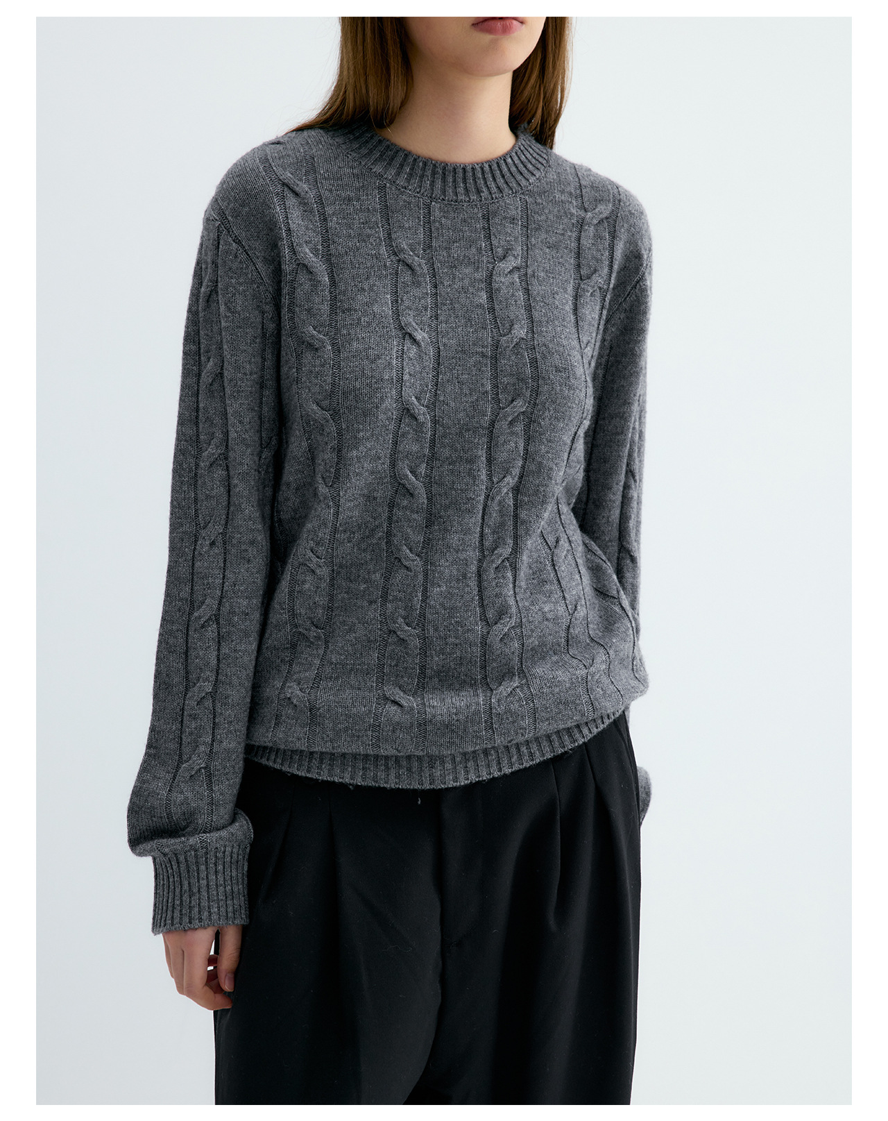 UNF Cable-Knit 405g Crewneck Sweater