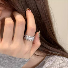 冷淡な風が軽くて豪華で精緻な超フラッシュジルコンの指輪の女性のデザイン感があります。