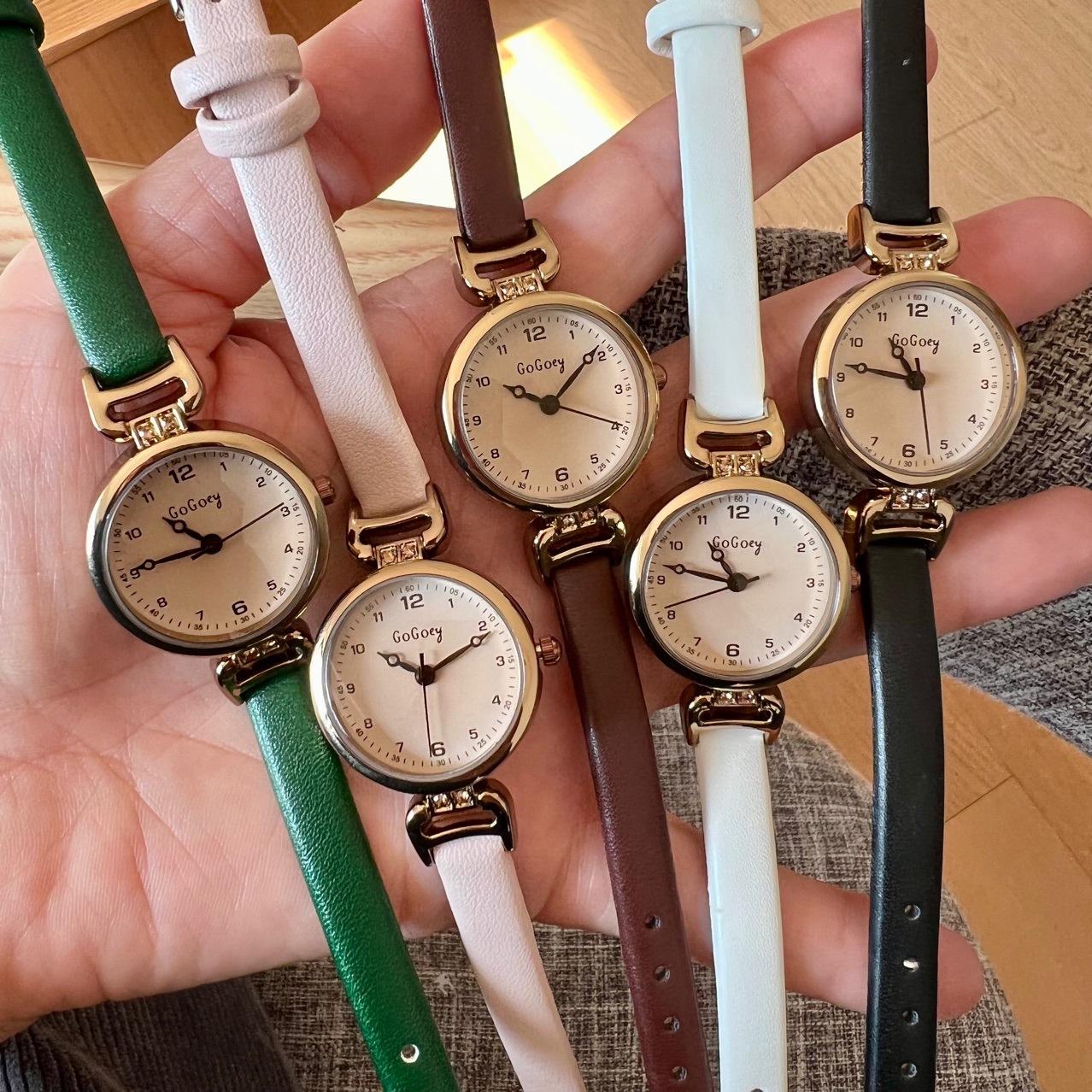 60g Weight Ordinary Glass Mirror Material Imitation Leather Strap Material Watch Classification Pointer+Number Display Type Buckle Buckle Style Round Dial Shape Quartz Movement Women's Gender Casual Solid Color Concealed Buckle Quartz Women's Watches 2