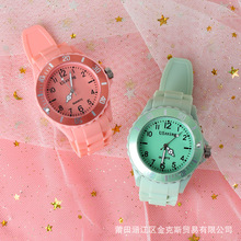 �ѻ����ֱ���Ů�ĳ���С�W���n�溆�s�к��ɐۃ�ͯܛ���|�۶�����