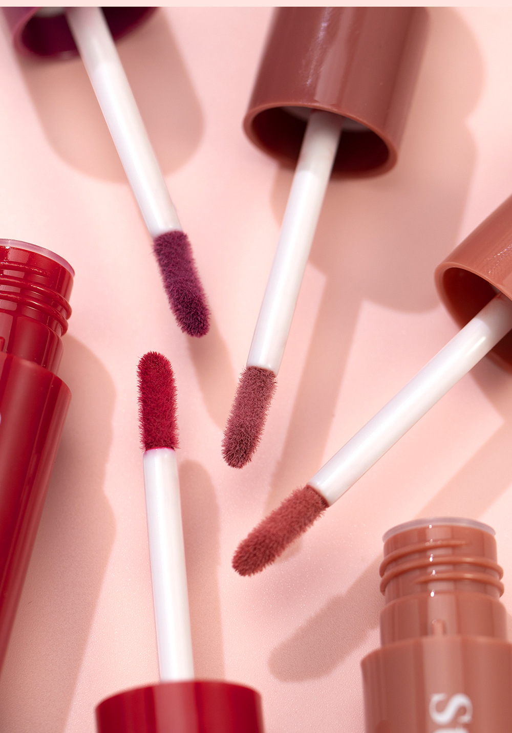 Les bonnets à lèvres en velours mat Carina QIBEST ne se décolorent pas. Le brillant à lèvres est un liquide longue durée, hydratant et facile à colorer_voghion.com