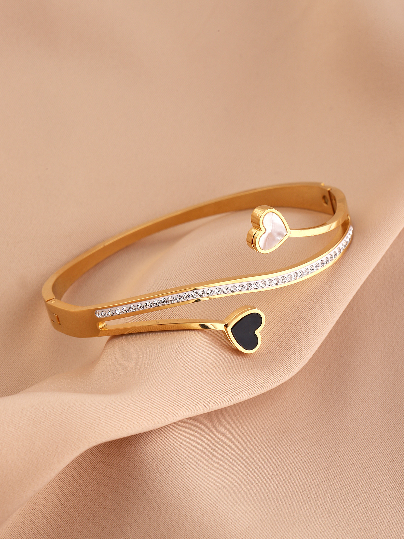 Titanium Steel Chain Material 1 Piece Quantity Simple Style Classic Style Heart Shape Titanium Steel Wholesale Bangle