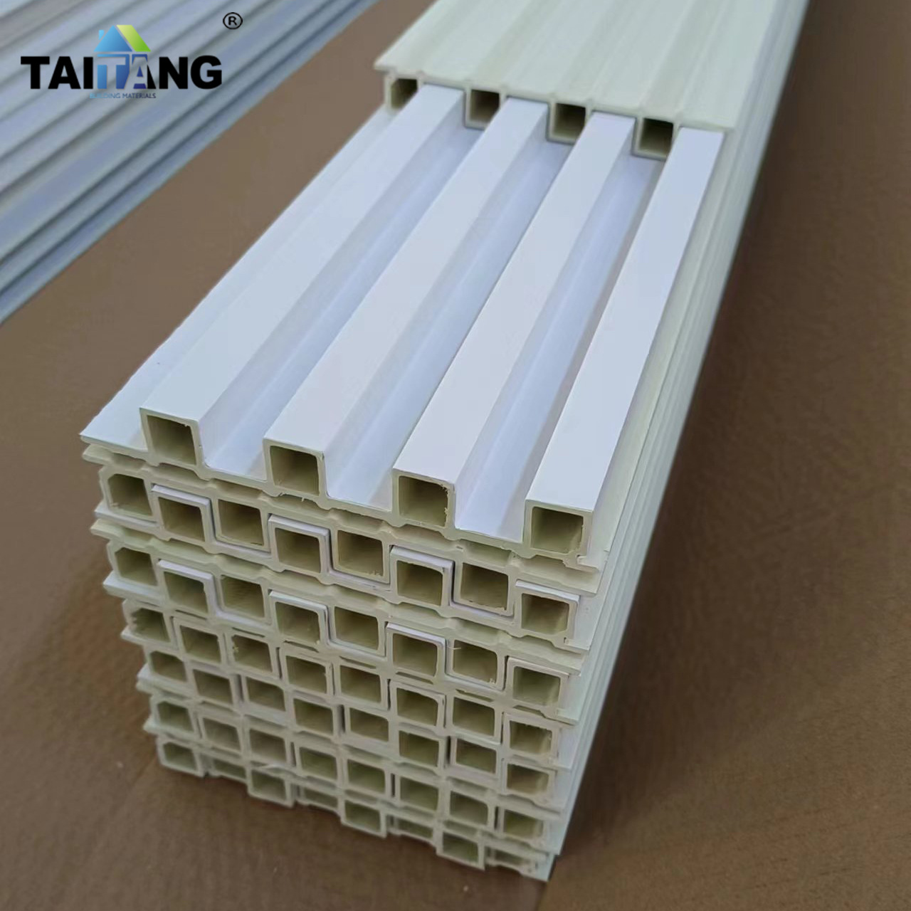 Patio coextruido de segunda generación Gran Muralla Tablero impermeable y anticorrosión Plástico Madera Placa de pared exterior Rejilla al aire libre