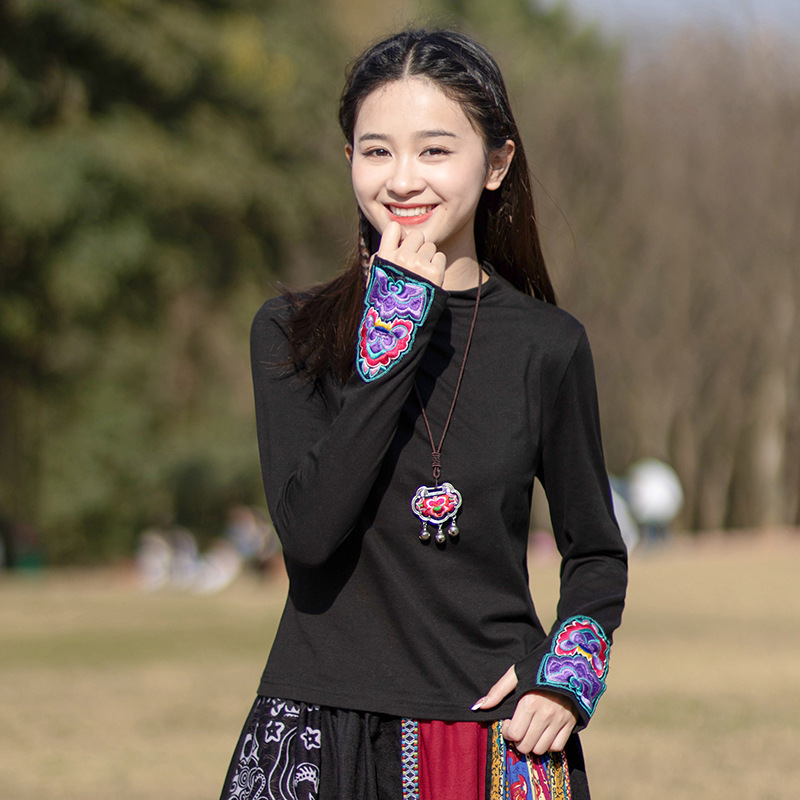 Guishang Early Spring Base Shirt for Women 2026 Retro Embroidered Half-High Collar Short Slim-Fit Long-Sleeve Embroidered T-Shirt Black