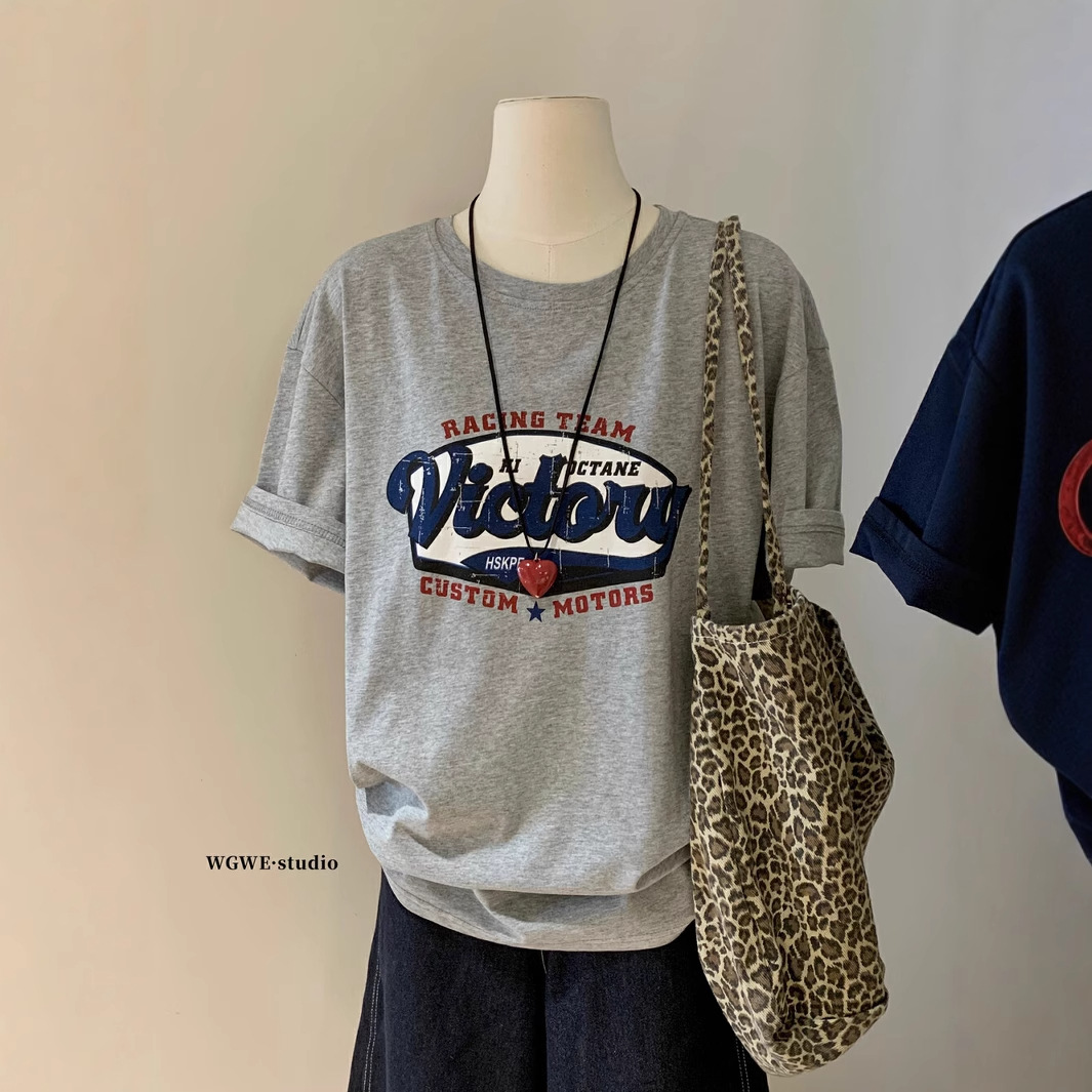 WGWE coreano americano retro letra impresa suelta manga corta estilo universitario simple manga corta camiseta mujer verano W5760 image 2
