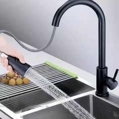 台所の蛇口は水を飛ばすのを防ぎます。