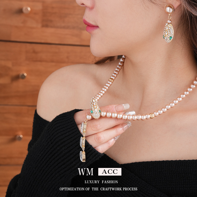 Medieval vintage serpiente conjunto de aguja de plata diamantes pendientes de perlas temperamento ligero lujoso de alta calidad pendientes retro para mujeres image 3