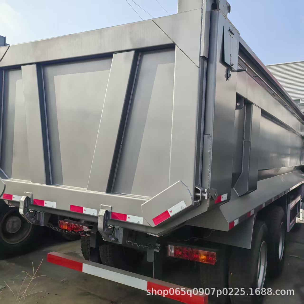 Cross-Border Vehicle Export Sinotruk Howo Nx Dump Truck National Three Euro Ii Emission 371 Horsepower Dump Engineering Truck