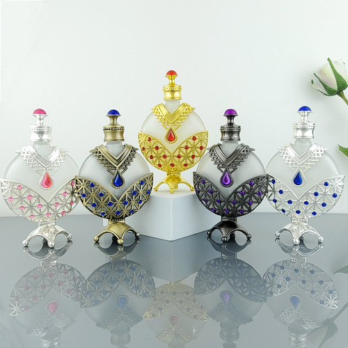 High-end Dubai perfume bottle, Middle Eastern Arab essential oil bottle, glass perfume splitter bottle, retro metal decorative piece for wholesale