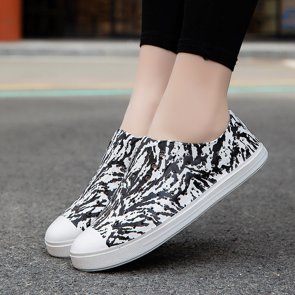 Beach Crocs-style slippers for men and women for leisure