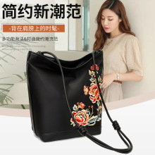 大容量民族风包包厂家生产绣花女百搭牛津布单肩斜挎刺绣女包批发