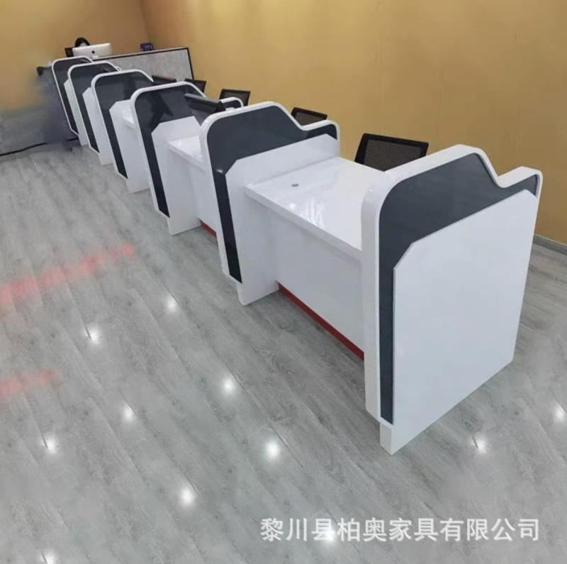 国家電力網業務誘導取扱銀行非現金カウンター相談台営業所受付台が事務机に記入する|undefined
