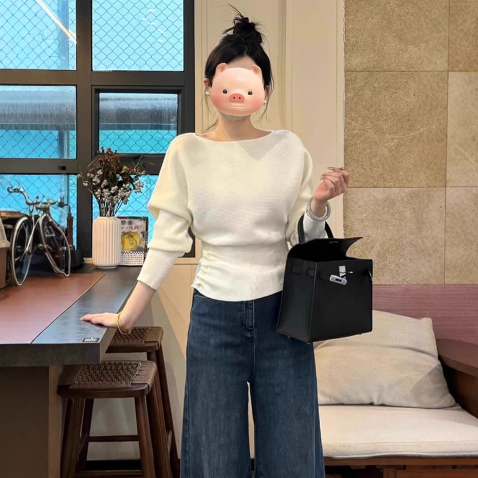 French Gentle Little Fragrance Bat-Sleeved Sweater for Women in Autumn, High-End Soft Waxy Pleated Waist Bottoming