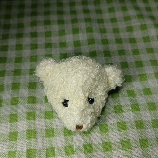 7 cm white bear head with brown mouth line