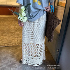 韓国系はゆったりしていて、やせていて、透かし彫りのスカートの女性の春のデザイン感があります。
