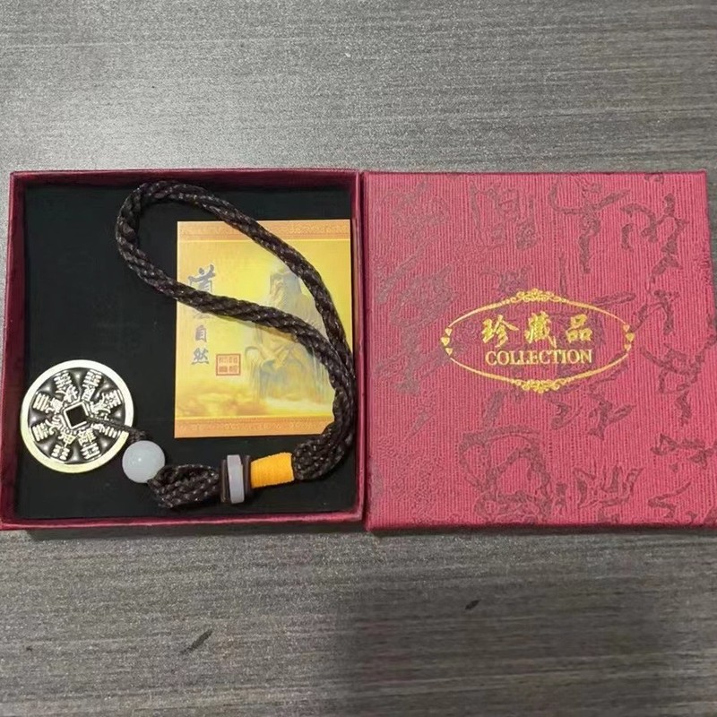 古風銭復古合金工芸品朱砂紅は古銭山鬼に似せてお金をかけて中国式の八卦のお金のペンダントを飾ります。|undefined
