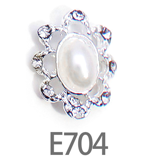 E704