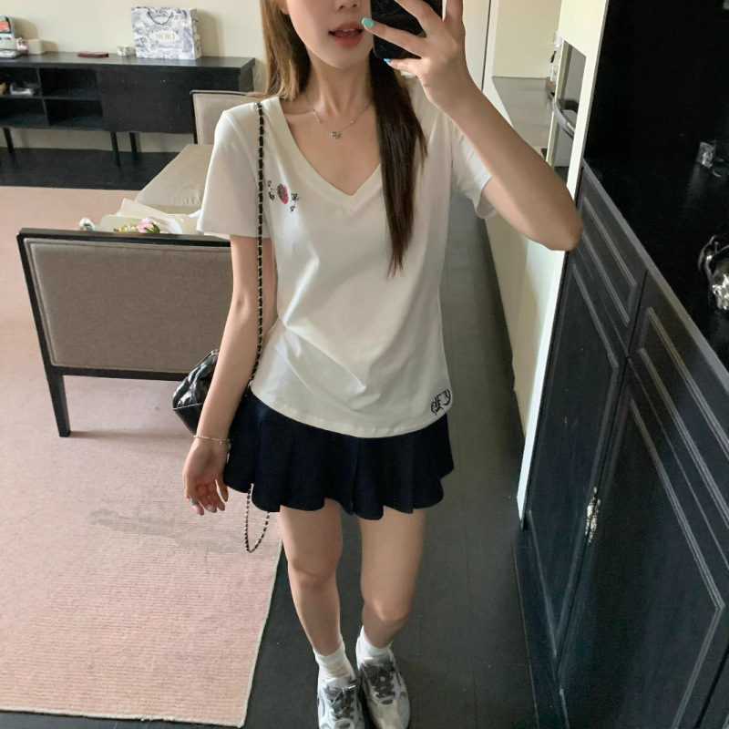 大码胖MM夏季新款设计感小众印花v领短袖T恤正肩显瘦上衣|undefined