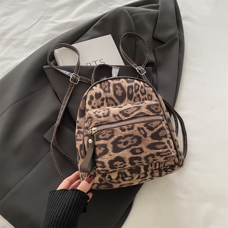 Este año popular nicho leopardo mochila de mujer 2024 nueva moda invierno versátil mochila mini mochila