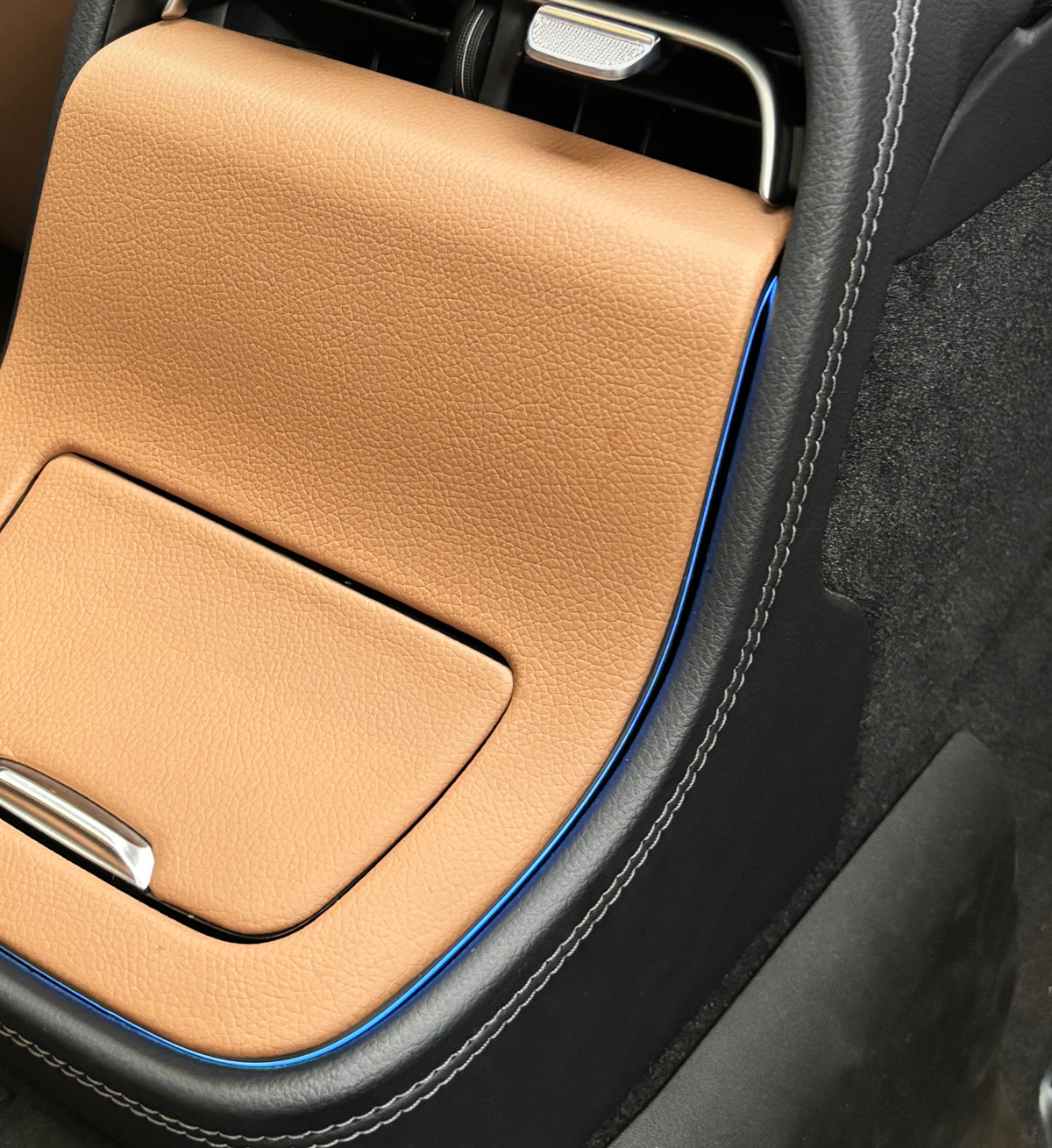 Use the Mercedes-Benz E300L Rear Air Vent Panel New E-Class E260 Protective Sticker Interior Accessories Leather Sticker 24 Models