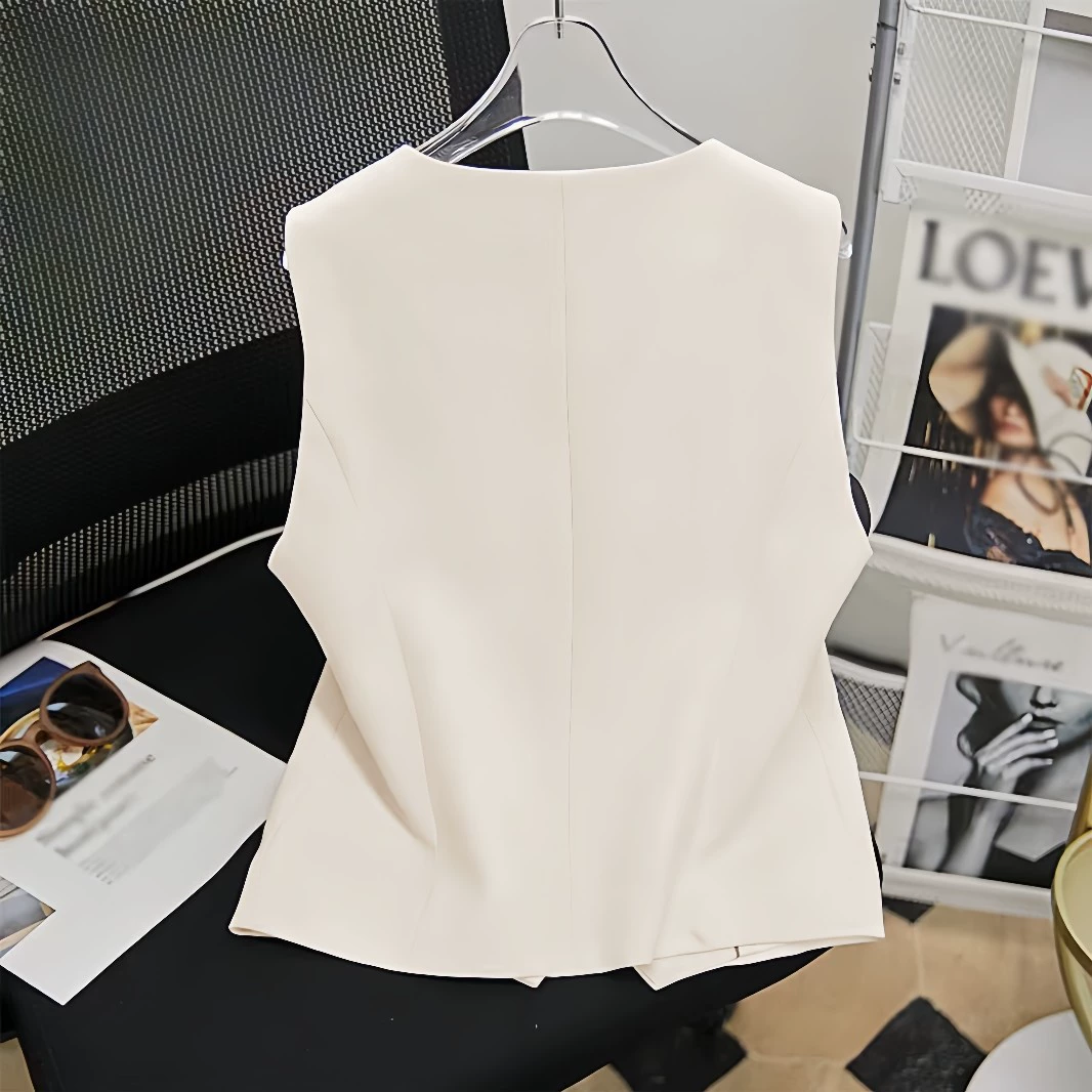 П Pony что? The first item: "Elite short pony, autumn fitted brace, vest, for teenagers, slim fit" Translating: "Элитная короткая лента?" Wait: pony could be ponytail? Here 