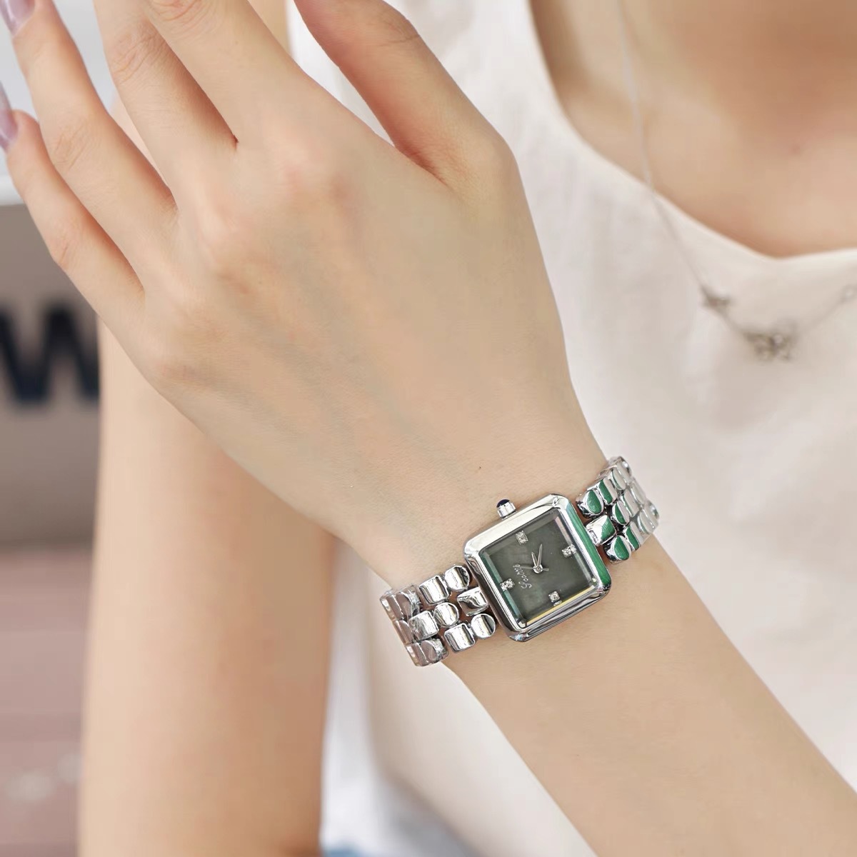 Square Dial Shape Vintage Style Classic Style Geometric Butterfly Double Snap Quartz Watch Women's Watches