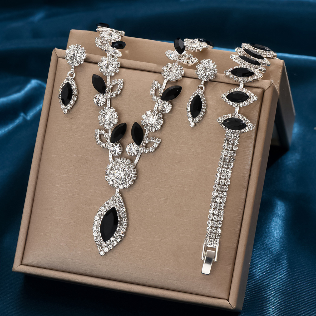 Joyería transfronteriza europea y americana al por mayor nupcial cristal blanco flor joyería traje moda banquete boda collar Accesorios