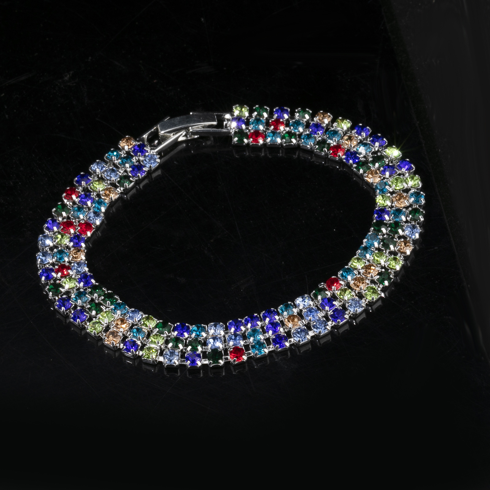 Pulseira dourada três fileiras com strass fecho para mulher_voghion.com