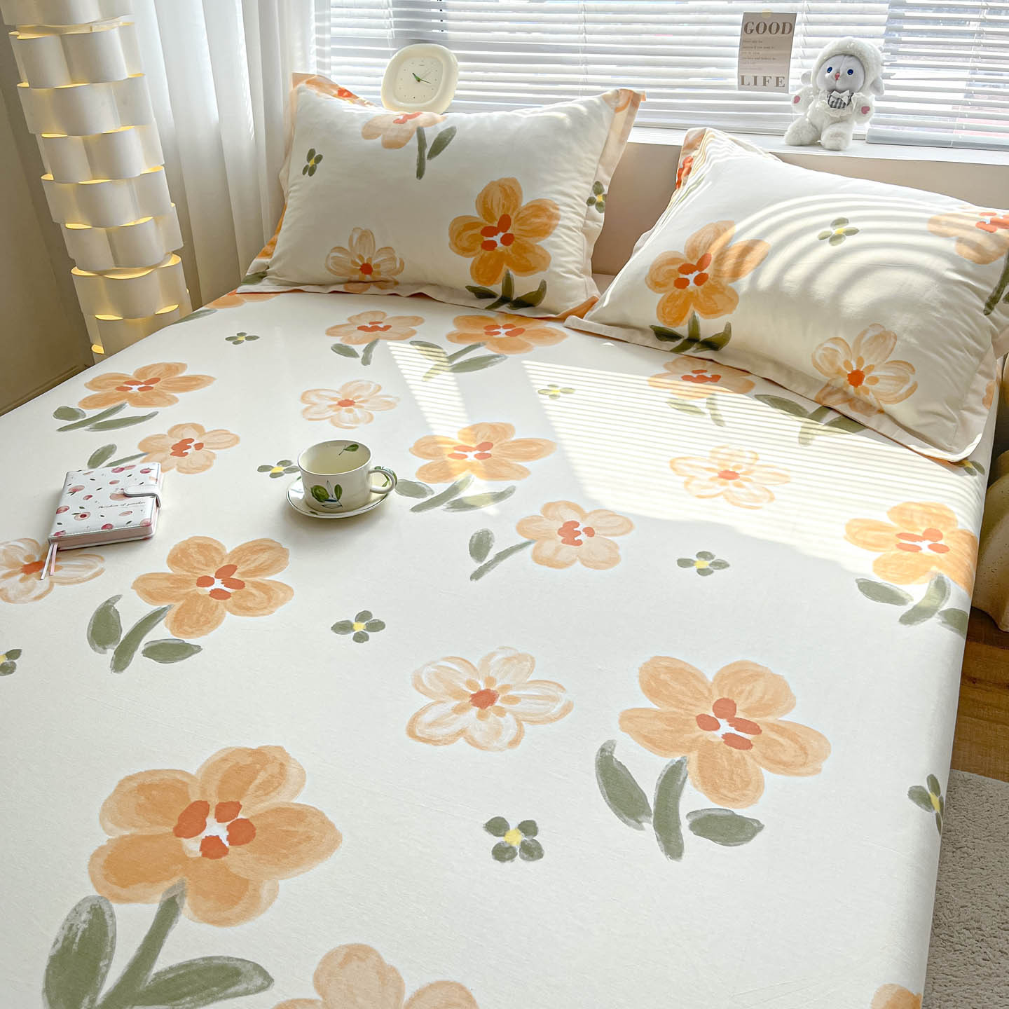 Cama de algodón fresco, sábanas de tres piezas, cubierta de cama de dormitorio de algodón, colchón Simmons, cubierta de cubierta protectora integral.