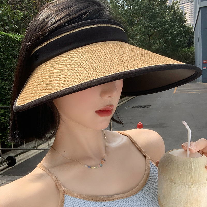Summer beach sun hat solar-powered