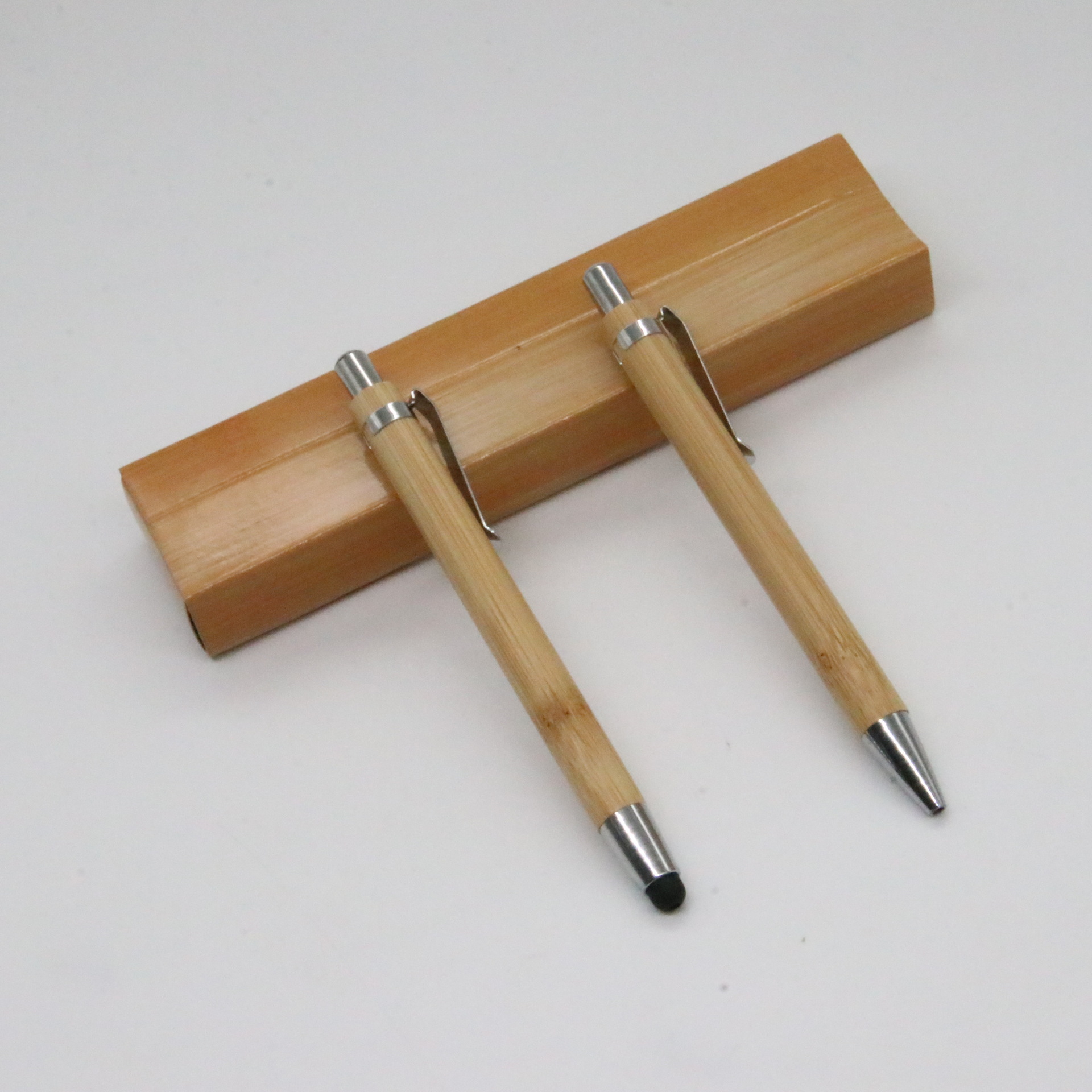 Bambú bolígrafo cartón traje prensa táctil pluma regalo en stock papelería Amazon Venta caliente