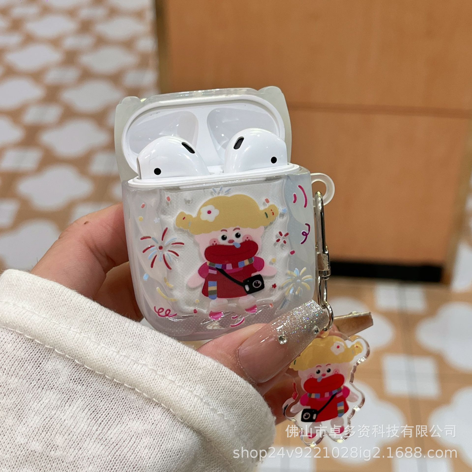 Funda Protectora para Auriculares Apple Airpods 4 y Airpods Pro 3 con Diseño de Chica con Fuegos Artificiales de Dibujos Animados image 4