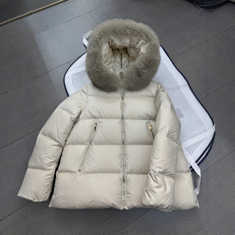 Free Shipping from Guangzhou, Authentic Replica Laicheful Mengjia Girls' A-Line 95% White Goose down Jacket with Real Fox Fur