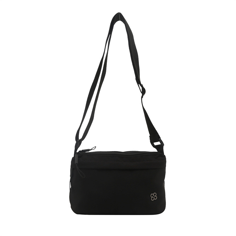 Bolso pequeño para mujeres 2024 invierno nueva moda moda ligera ocio mochila de hombro de transporte de aire extranjero bolso pequeño